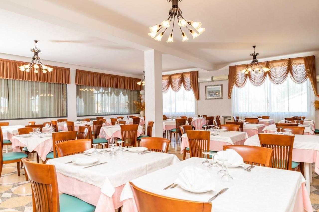 Racar Hotel Frigole Exterior photo